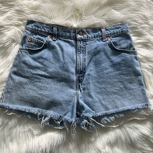VTG Levi’s Medium Wash Denim Shorts